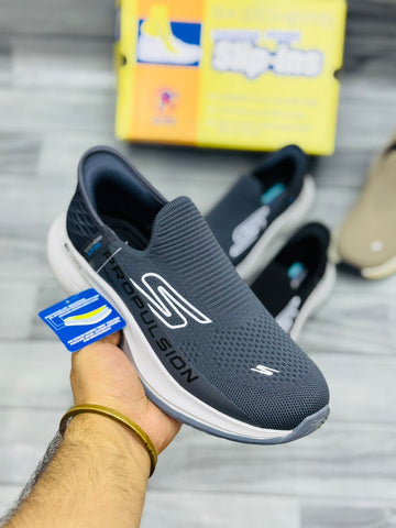 Skecher Max Cousion