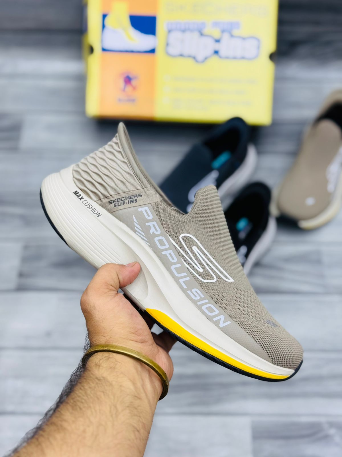 Skecher Max Cousion
