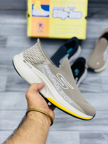 Skecher Max Cousion