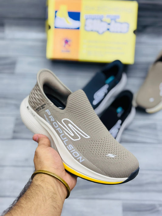 Skecher Max Cousion
