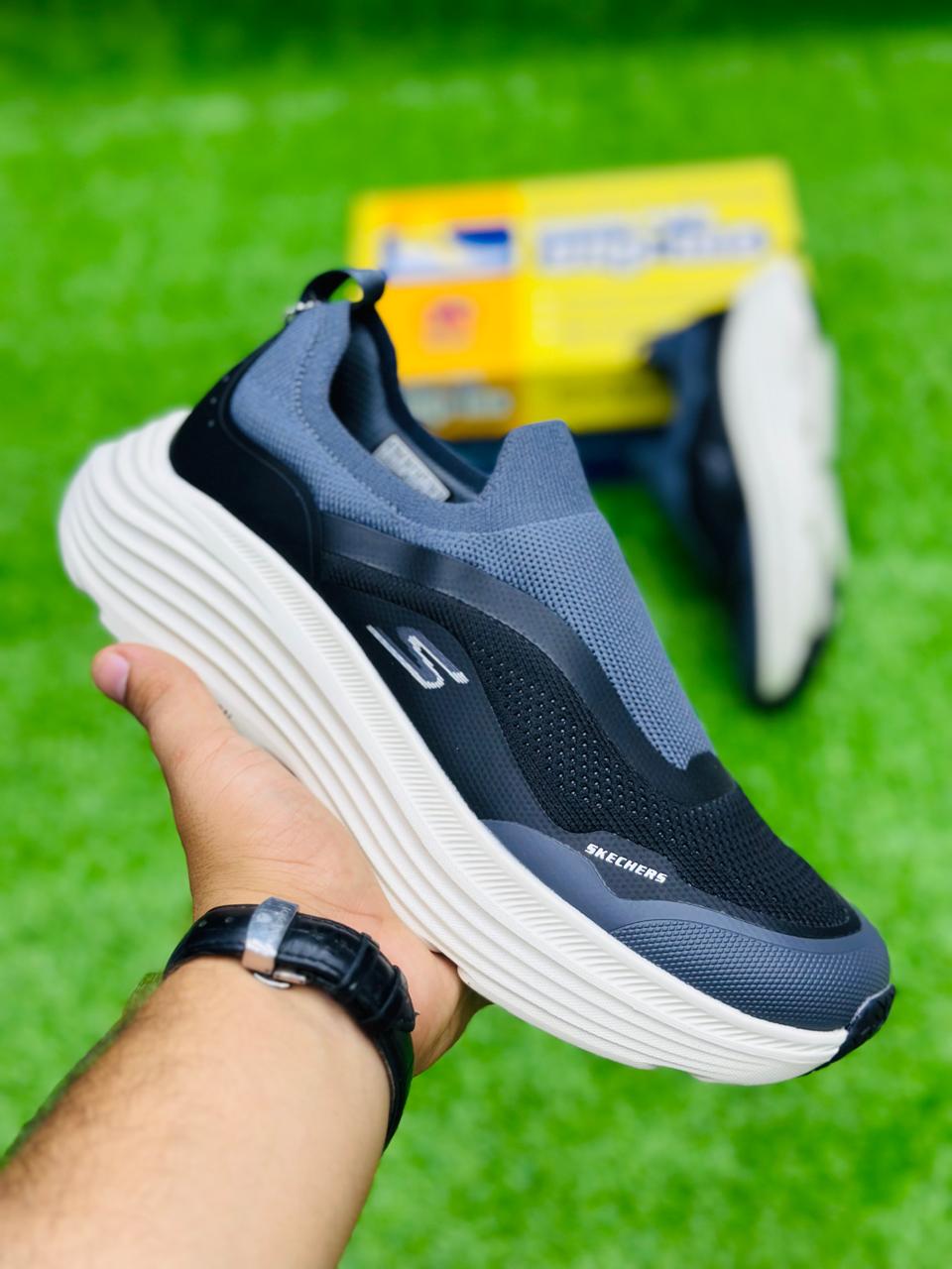 Skechers Max Cushion