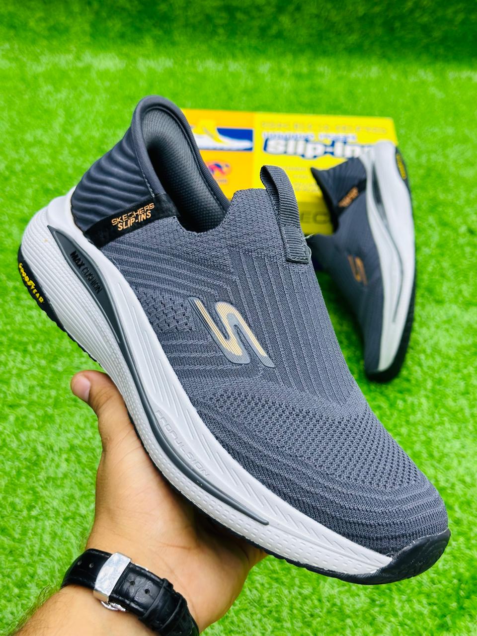 Skechers max cushion
