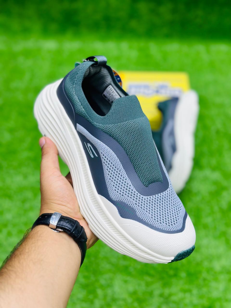 Skechers Max Cushion